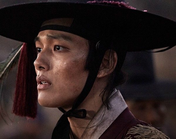 Yeo Jin-gu becomes reluctant leader of a nation in Warriors of the Dawn