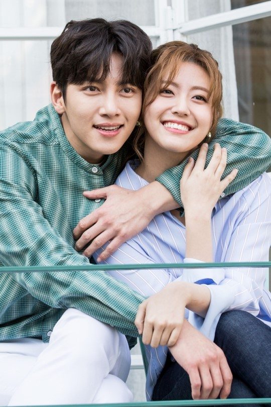 Snuggly hugs on the set of poster shoots for SBS’s Suspicious Partner