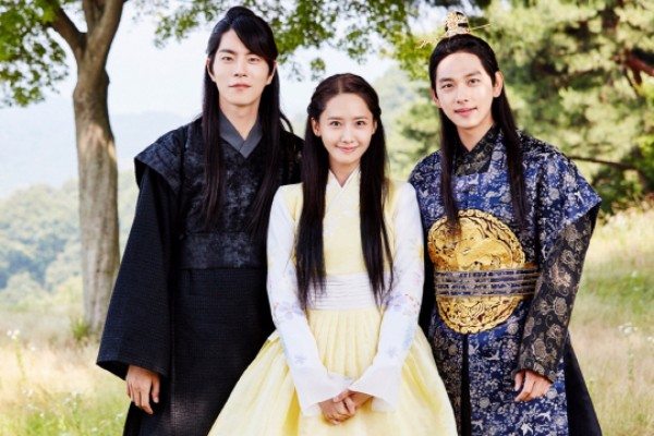 Assassin-filled forests and masked dances in The King Loves