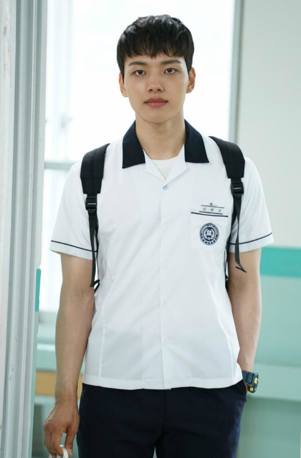Yeo Jin-gu goes back to high school in Reunited Worlds