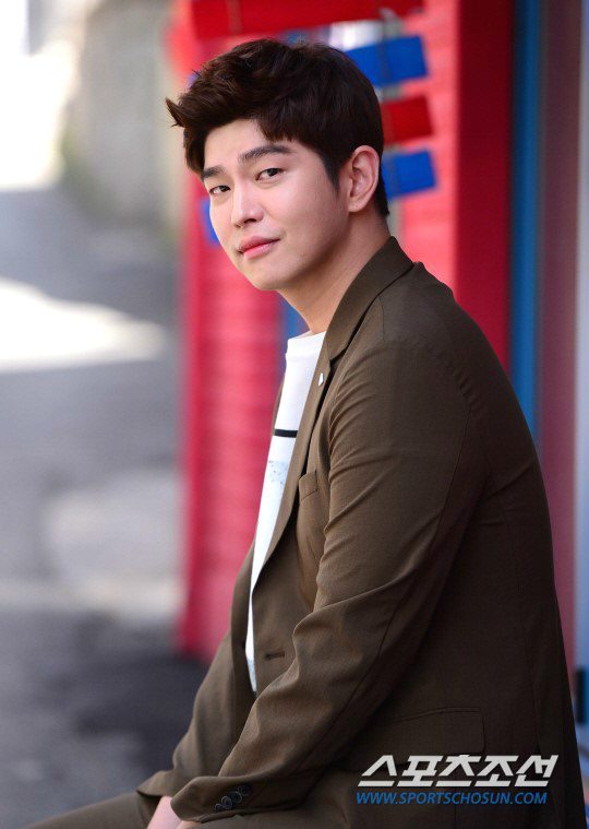 KBS’s Jugglers courts Yoon Kyun-sang to become stoic boss