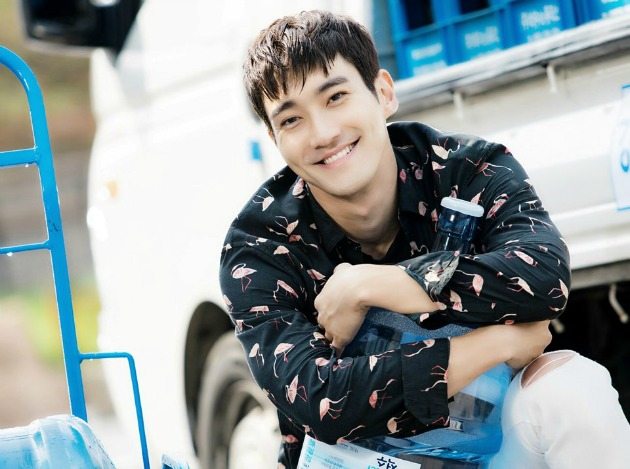 Grabby hands and upbeat spirits for Choi Siwon in Revolutionary Love