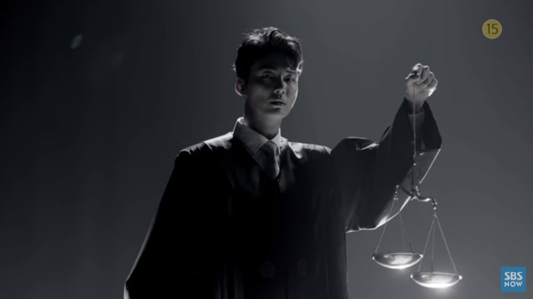 Yoon Shi-yoon holds the scales of justice in SBS’s Your Honor