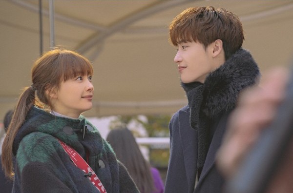 More stills for Lee Jong-seok, Lee Na-young tvN rom-com Romance Is a Bonus Book
