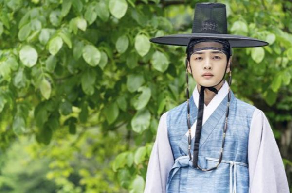 Matchmaking for the king in Flower Crew: Joseon Marriage Agency