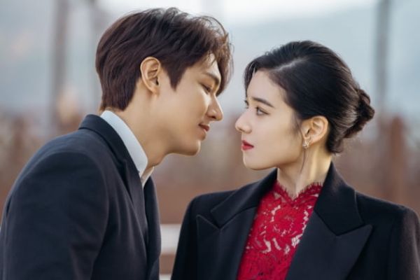 Lee Min-ho and Jung Eun-chae get close in stills from The King: Eternal Monarch