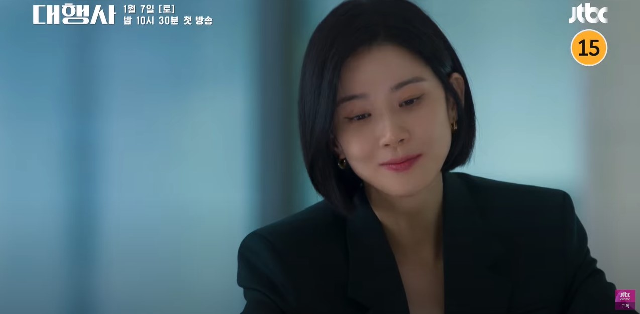 Lee Bo-young races up Agency’s corporate ladder