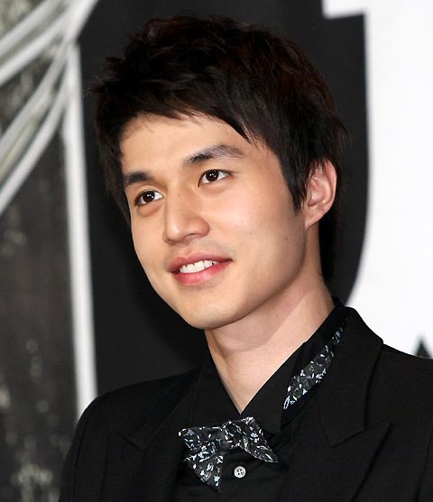 Lee Dong-wook makes his directorial debut