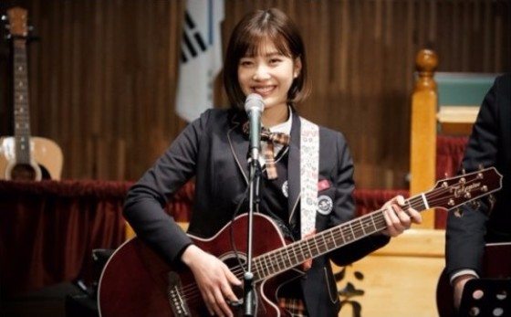 Joy enchants Lee Hyun-woo with her voice in the Liar and His Lover