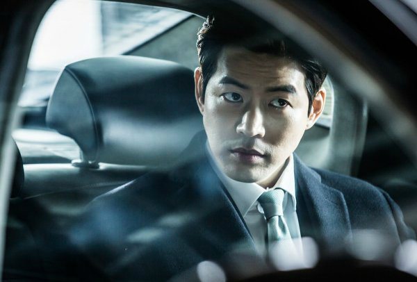 Lee Sang-yoon gets lured to the dark side in Whisper