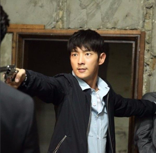 Lee Jun-ki’s tense gun standoff in first stills for Criminal Minds