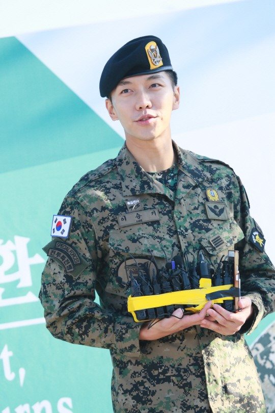 Lee Seung-gi hits the ground running after army discharge