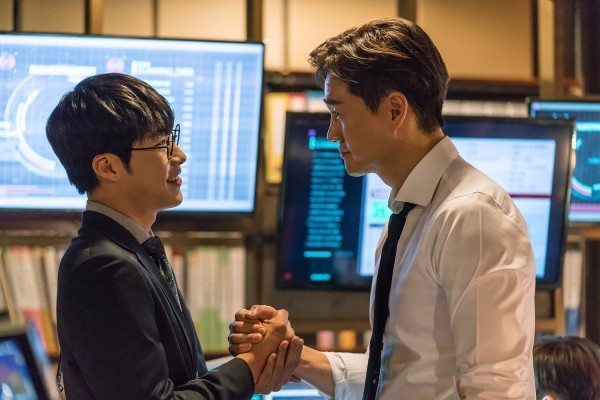 Scam artist Woo Do-hwan joins forces with Mad Dog Yoo Ji-tae