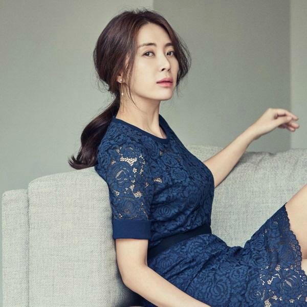 SBS courts Song Yoon-ah to headline Secret Mother
