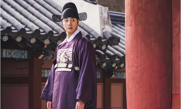 Haechi stars Jung Il-woo as a problematic Prince Yeongjo on quest for justice