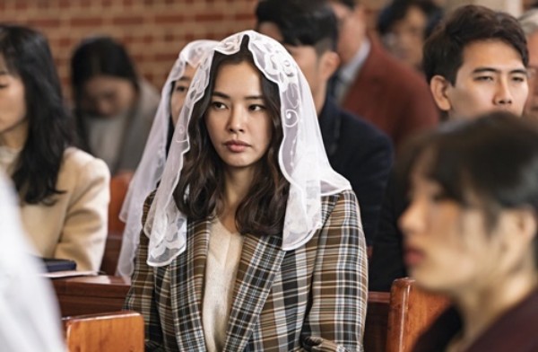 Kim Nam-gil and Honey Lee bicker in upcoming drama-comedy The Fiery Priest