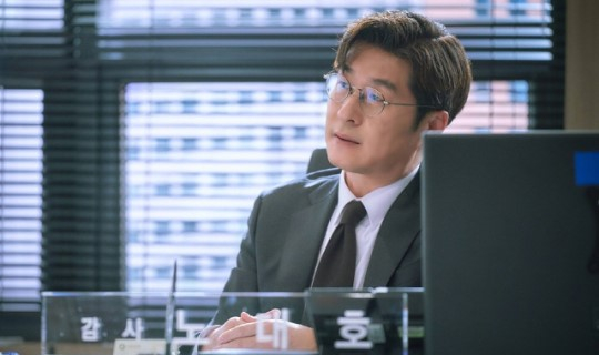 Kim Sang-joong goes after the corporate villains in MBC’s The Banker