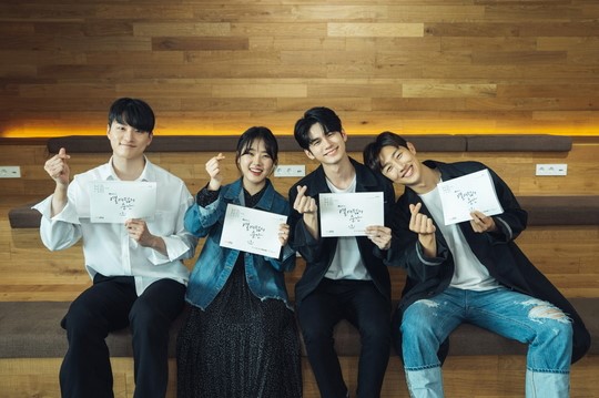 Kim Hyang-gi, Ong Sung-woo, and more attend A Moment at Eighteen script read