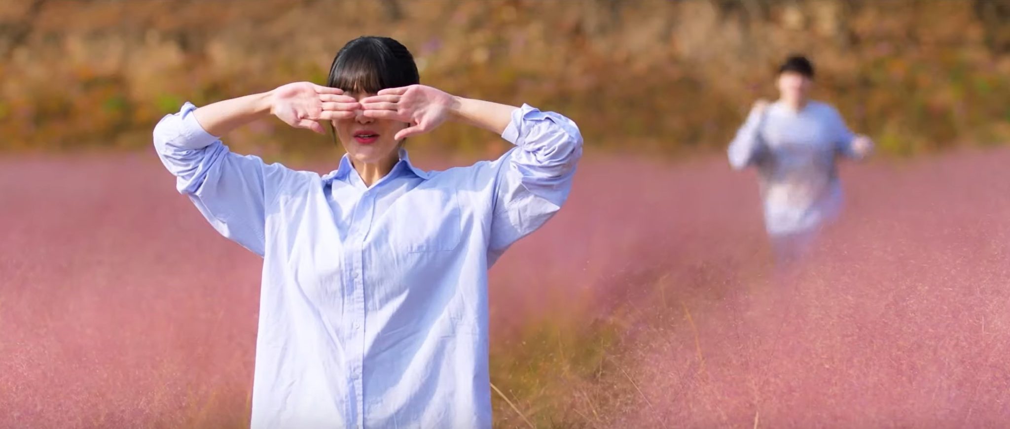 Frolicking in pink fields with Oh Yeon-seo, Ahn Jae-hyun