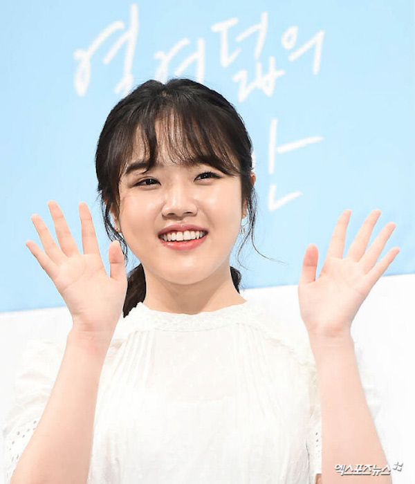 Kim Hyang-gi considering a role in new JTBC youth drama
