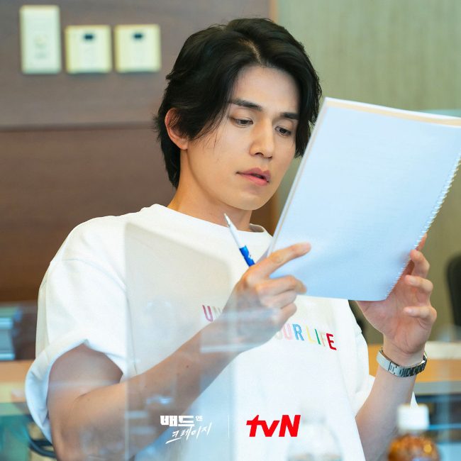 Lee Dong-wook, Wie Ha-joon face off in Bad and Crazy