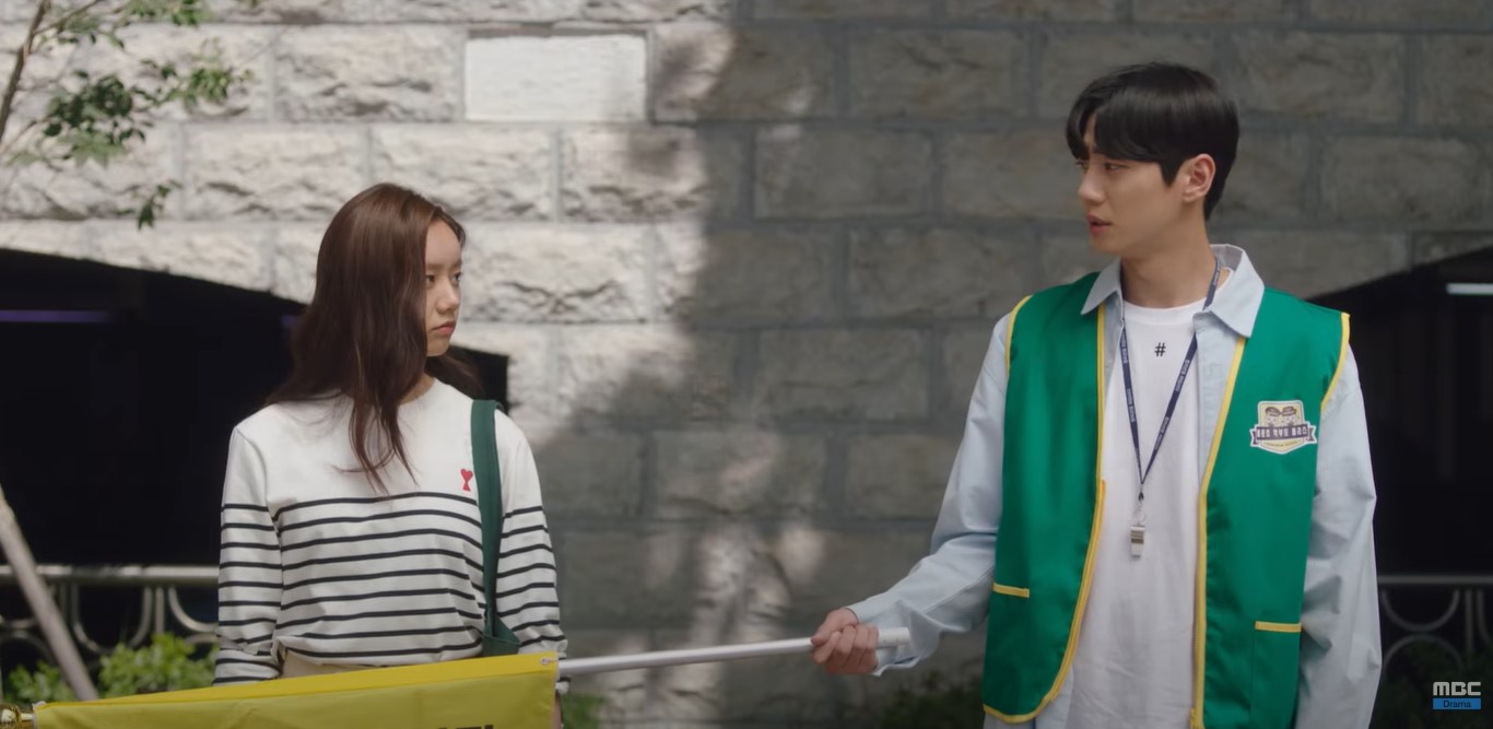 Hyeri contracts Jun for his services in May I Help You