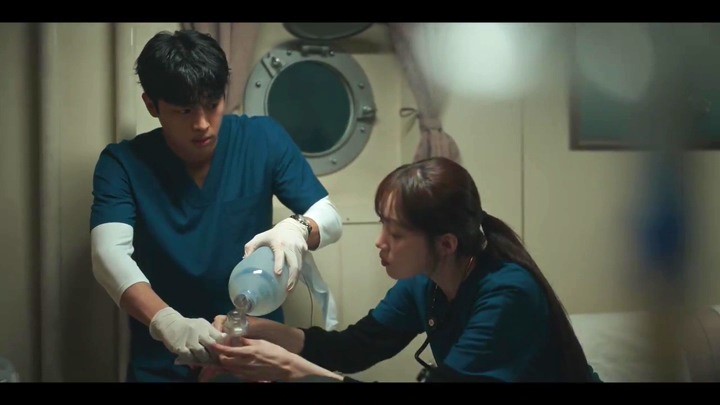 Lee Sung-kyung and Lee Shi-young in Romantic Doctor Teacher Kim 3: Episodes 1-2