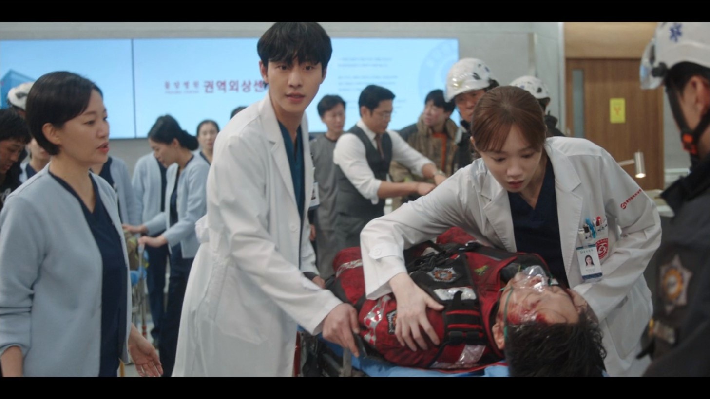 Lee Sung-kyung and Ahn Hyo-seop in Doctor Romantic Teacher Kim 3: Episodes 15-16 (Final)