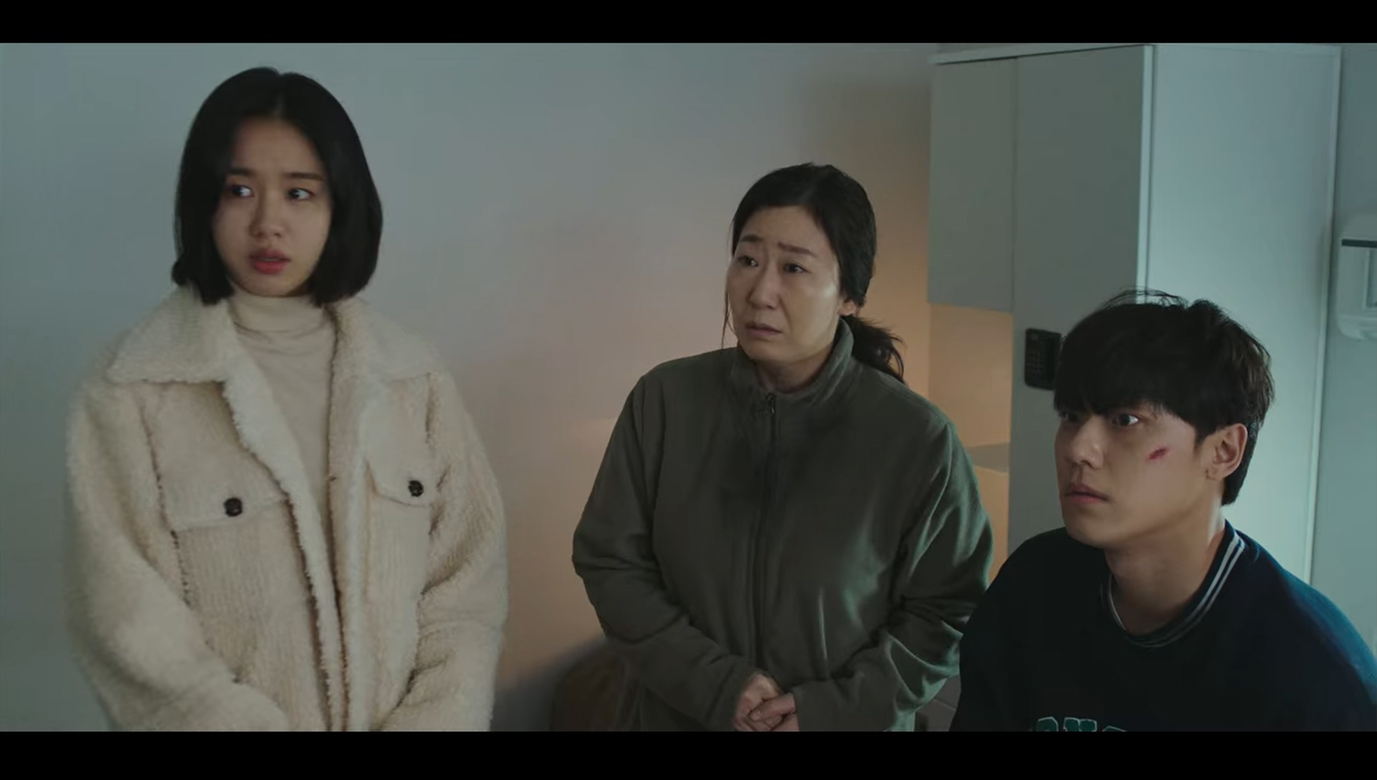 Lee Do-hyun, Ra Mi-ran, and Ahn Eun-jin in The Good Bad Mother: Episodes 11-12
