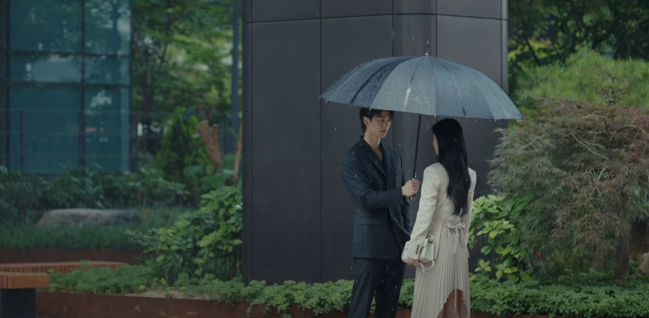 Kim Yoo-jung meets My Demon Song Kang in the rain